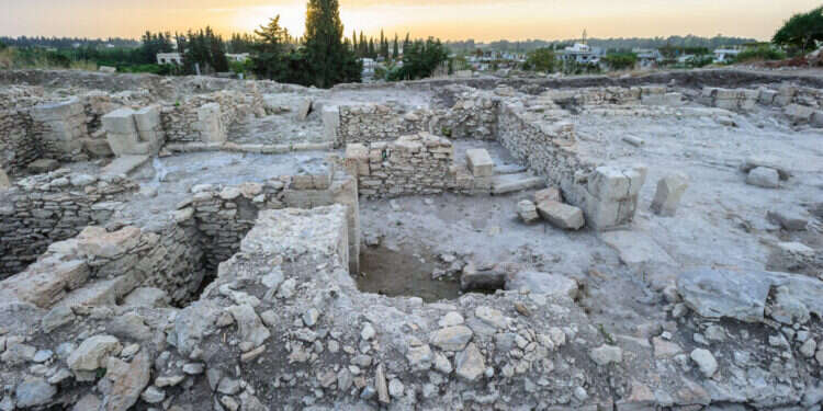 סוכות על גגות המקדשים. תל אוגרית. צילום: שאטרסטוק "חג האסיף" ובניית סוכה היו גם בכנען ובמסופוטמיה: מה מזה לקחה התורה?