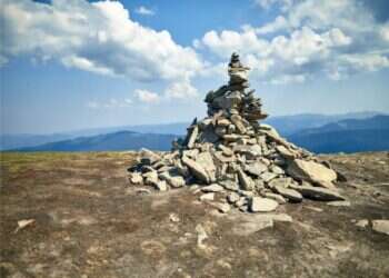 מראה הרּוג'ּום, מערום האבנים על גבי סלע, משנה את חייו ומחזיר אותו אל חלום נעוריו הזנוח צילום: שאטרסטוק