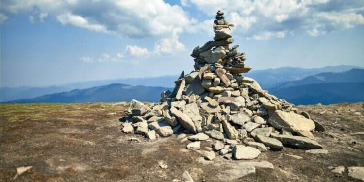 מראה הרּוג'ּום, מערום האבנים על גבי סלע, משנה את חייו ומחזיר אותו אל חלום נעוריו הזנוח צילום: שאטרסטוק מראה הרּוג'ּום, מערום האבנים על גבי סלע, משנה את חייו ומחזיר אותו אל חלום נעוריו הזנוח צילום: שאטרסטוק