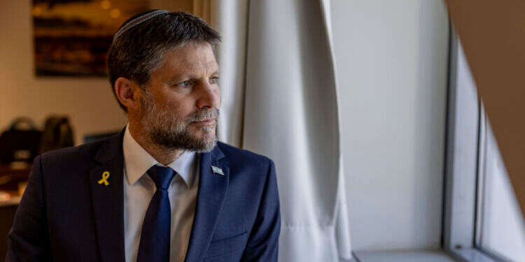 "מאז שהתחילה המלחמה אני לא מתעסק בפוליטיקה". סמוטריץ', השבוע בקריה בתל־אביב. צילום: נעמה שטרן