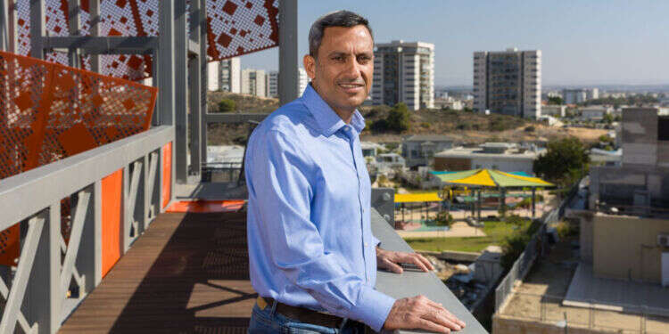 אלון דוידי, שדרות.
צילום: לירון מולדובן "בשדרות מרגישים את הצער ואת השמחה של האחר. זה ה-DNA של העיר"