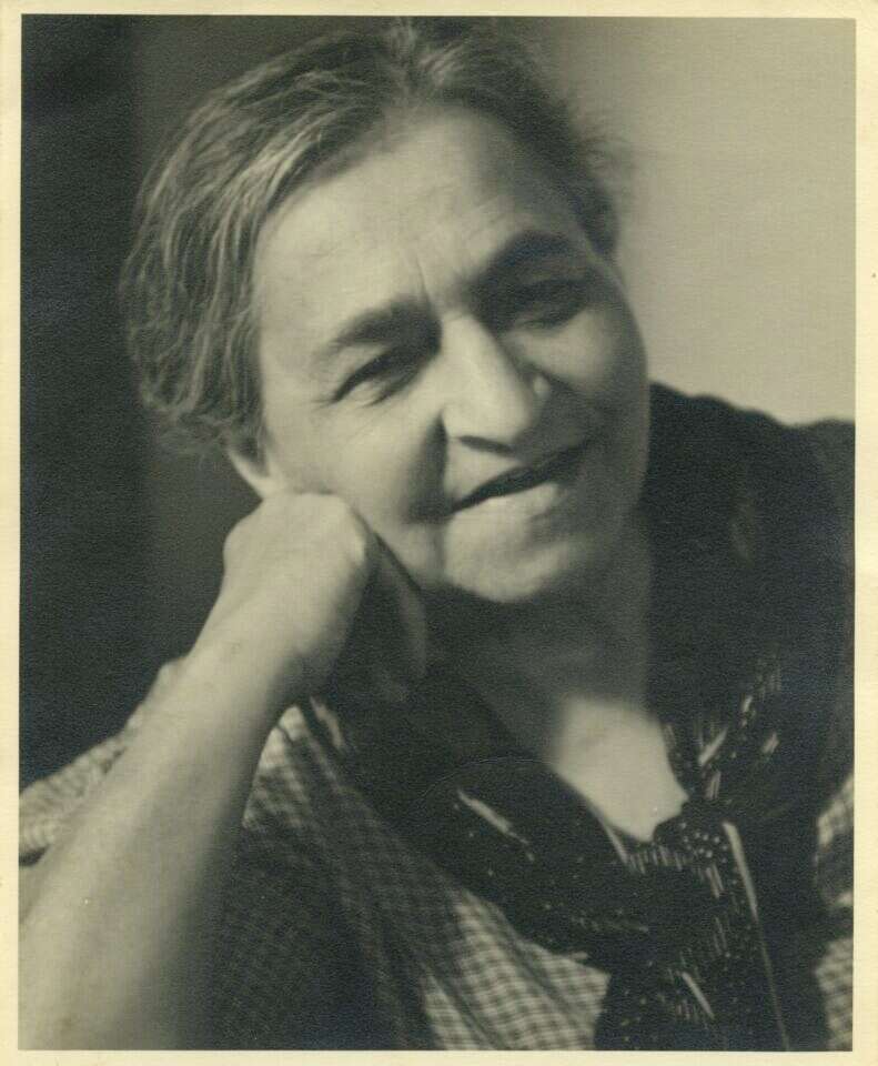 רוזה פרוידנטל לבית גרצר חיפה, 1938 בקירוב. צילום: באדיבות רבקה סקלן ושרה פרנקל, ירושלים