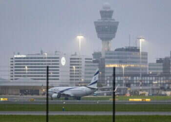 מטוס אלעל בשדה התעופה באמסטרדם. צילום: EPA