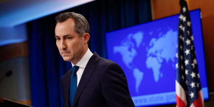 דובר מחלקת המדינה האמריקנית, מת'יו מילר. צילום: Getty Images via AFP "הרס ונישול רכוש בגדה המערבית": הסנקציות החדשות של הממשל האמריקני
