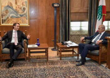 עמוס הוכשטיין עם יו"ר הפרלמנט הלבנוני נביה ברי, בביירות. צילום: AFP