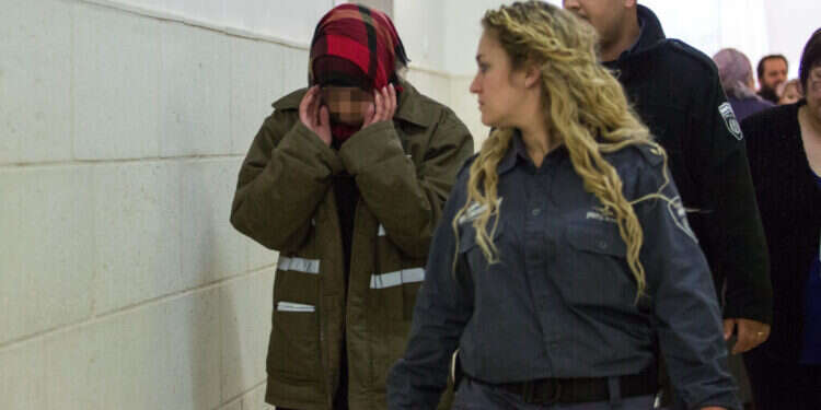 מעצר תושבת מזרח ירושלים, 2015. צילום: פלאש 90 מעצר תושבת מזרח ירושלים, 2015. צילום: פלאש 90