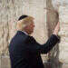 דונלד טראמפ בכותל המערבי, בכהונתו הראשונה כנשיא. צילום: נתי שוחט, פלאש 90 דונלד טראמפ בכותל המערבי, בכהונתו הראשונה כנשיא. צילום: נתי שוחט, פלאש 90