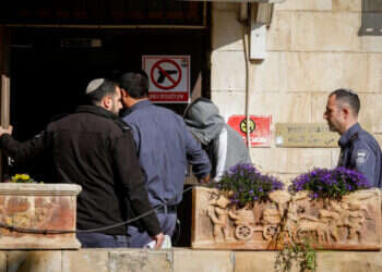 הבאת חשוד להארכת מעצר בבית משפט השלום בירושלים. למצולם אין קשר לכתבה. צילום: אוליבר פיטוסי