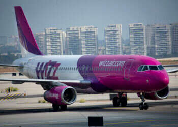 מטוס של WIZZ בשדה התעופהבן-גוריון, יולי 2019. צילום: משה שי - פלאש 90