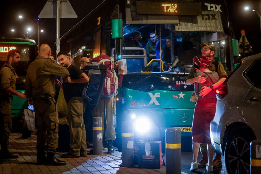 חיילי מילואים בדרכם לצפון, בספטמבר. צילום: חיים גולדברג, פלאש 90