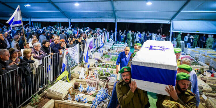 המוזיקה עוזרת לבטא את הכיסופים. הלוויתו של סרן גולדברג. צילום: חיים גולדברג, פלאש 90