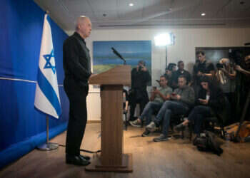 בין גלנט לטראמפ: מה עומד מאחורי פיטורי שר הביטחון