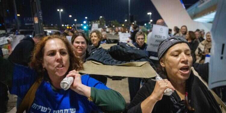 צילום: חיים גולדברג, פלאש 90 "איך ציבור שלם בוחר לא להתגייס בשם התורה?": מחאת הנשים הדתיות לשוויון בנטל