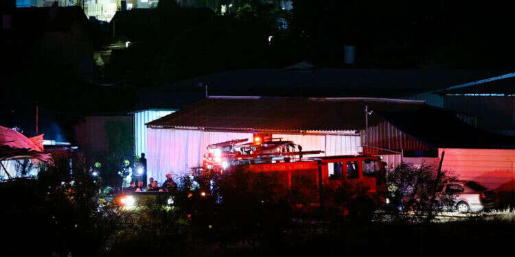 המתחם בו פגעה הרקטה בנהריה. צילום: פלאש90 המתחם בו פגעה הרקטה בנהריה. צילום: פלאש90