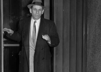 התבקש להקים כנופיית בריונים למלחמה באנטישמים. מאיר לנסקי, 1958. צילום: גטי אימג'ס