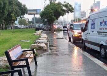 זירת פיצוץ הרכב בפתח תקווה. צילום: דוברות זק"א