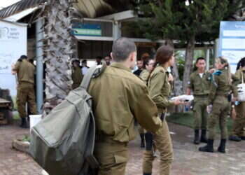 צעדו בראשה של אומה. מתגייסים בבקו"ם, אילוסטרציה. צילום: גדעון מרקוביץ'