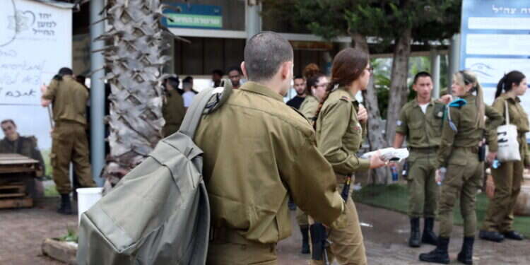 צעדו בראשה של אומה. מתגייסים בבקו"ם, אילוסטרציה. צילום: גדעון מרקוביץ'