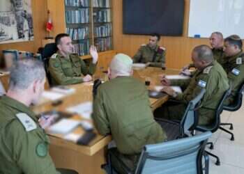 ישיבת עבודה עם הרמטכ"ל על חטיבת החשמונאים החדשה. צילום: דו"צ