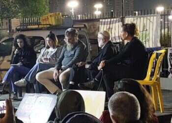 משתתפי הפאנל למען החטופים בכרמי־גת. צילום: אלישיב רייכנר