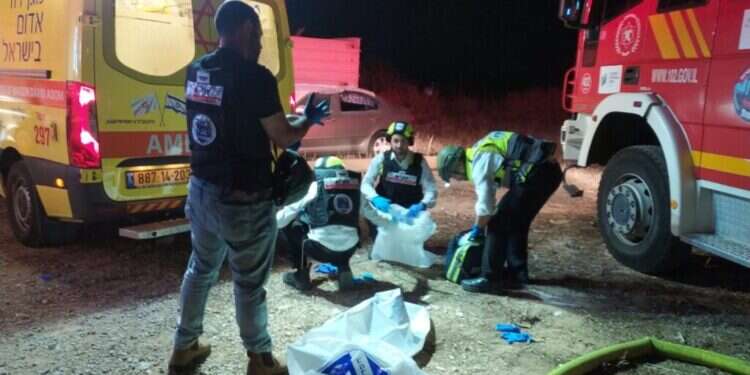 זירת פגיעת הרקטה בנהריה. צילום: זק זירת פגיעת הרקטה בנהריה. צילום: זק"א