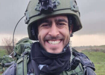 "חוברת של שניים מקרא ואחד תרגום ספוגה בדמו של אליאב"