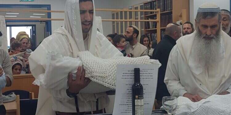 הברית של עברי שילר, שנקרא על שם הלוחם עברי דיקשטיין, השכן שנפל בלבנון. צילום באדיבות המשפחה קראו לבנם על שם השכן שנפל בלבנון – בתוך השבעה