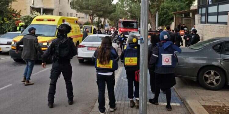 זירת הירי בפסגת זאב. צילום: מד"א