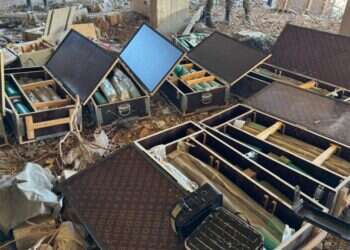 אמצעי הלחימה שאותרו במחסן אמצעי הלחימה של ׳כוח רדואן׳. צילום: דובר צה"ל