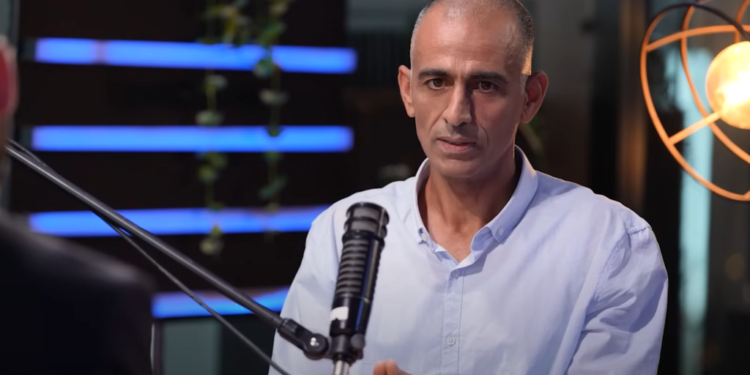 חזי נחמה. צילום מסך מיוטיוב, כאן חזי נחמה. צילום מסך מיוטיוב, כאן