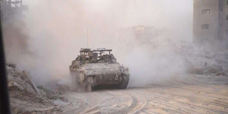 כוחות אוגדה 162 בג'באליה. צילום: דובר צה "ג'באליה נפלה": הלחימה בצפון הרצועה מתרחבת, המחבלים נתפסים