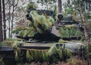 טנס האברמס האמריקני מוסווה באימון. צילום: Pfc. Luciano Alcala. מתוך אתר צבא ארה"ב