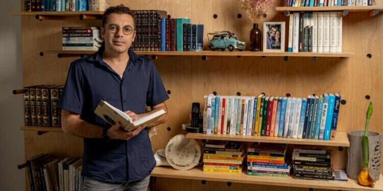 אסי צובל, שחקן, במאי, תסריטאי, פרסומאי ורעיונאי. צילום: נעמה שטרן