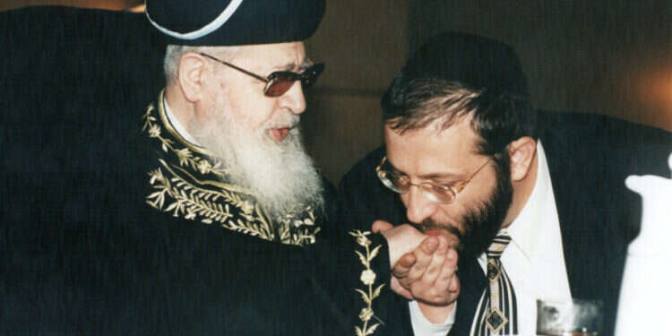 דרעי והרב עובדיה יוסף, מתוך הסרט. צילום: באדיבות יס דוקו, אייל פישר ידיעות אחרונות