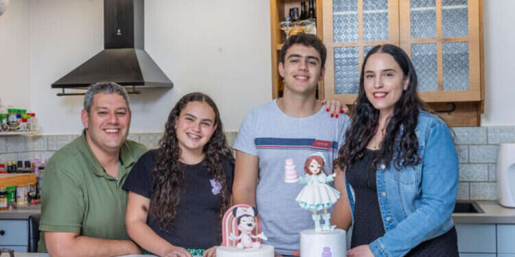 משפחת פלבין, הדר גנים,  פתח־תקווה. צילום: יוסי אלוני  משפחת פלבין, הדר גנים, פתח־תקווה. צילום: יוסי אלוני