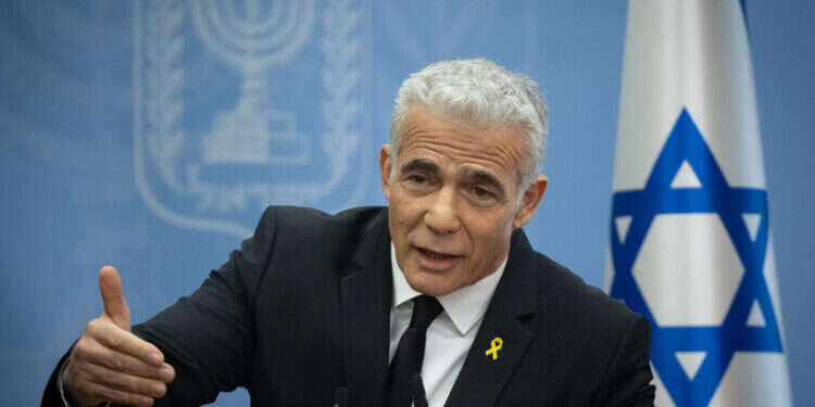 יאיר לפיד. צילום: יונתן זינדל פלאש 90 יש עתיד בתגובה לפרישתו של עידן רול: "גנב את קולות הבוחרים"