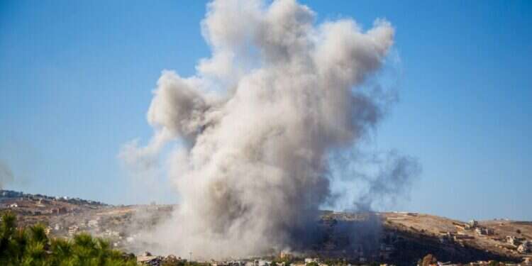 הפצצה בלבנון. צילום: אליאב מייסון "הפעם זה הדבר האמיתי" – שבעה ימים בלבנון