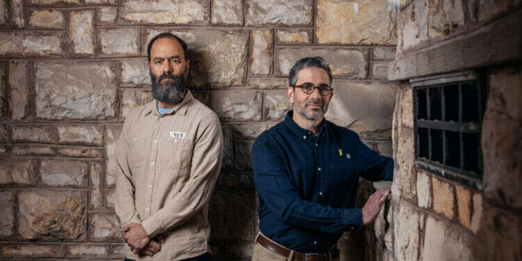 צבי זוסמן וג'ון פולין. צילום: אבישג שאר–ישוב צבי זוסמן וג'ון פולין. צילום: אבישג שאר–ישוב