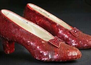 במכירה פומבית: 28 מיליון דולר עבור הנעליים האדומות של דורותי