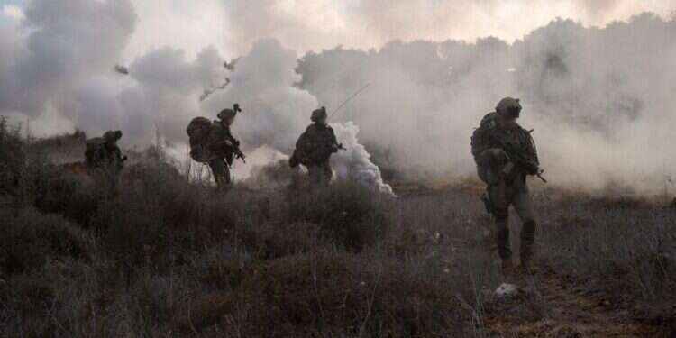 לוחמי צה לראשונה מתחילת המבצע: חטיבות הקומנדו והצנחנים יצאו מלבנון