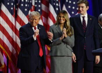 השפה שלו נתפסת כ"חמה" ואותנטית. נשיא ארה"ב הנבחר דונלד טראמפ בהיוודע תוצאות הבחירות צילום: אי. אף. פי