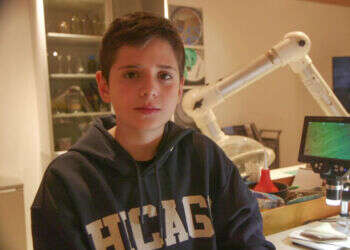 במהלך פעילות בית ספרית: ילד גילה תליון צלב בן כ-100 שנה