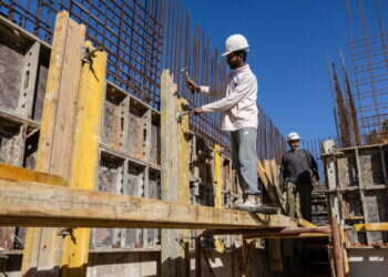 כבר לא ערבית: באתרי הבנייה בישראל שומעים שפה שונה