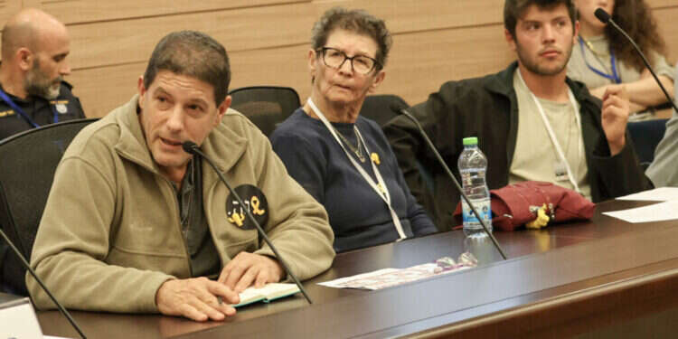 יוכבד ליפשיץ ששוחררה משבי חמאס בועדת הכנסת. צילום: דוברות הכנסת - דני שם טוב