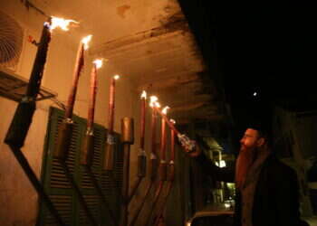 כוכב יאיר-צור יגאל: ראש המועצה ביטלה את הדלקת הנרות היומית של חב"ד