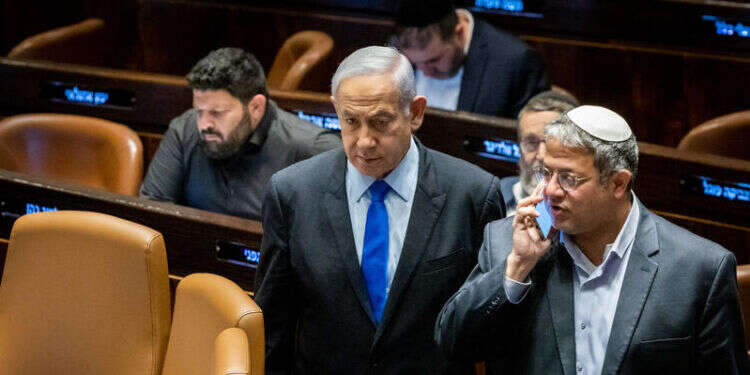 ראש הממשלה בנימין נתניהו והשר לביטחון לאומי איתמר בן גביר. צילום: יונתן זינדל, פלאש 90 גורמים בסביבת נתניהו: "בן גביר חייב להיענש"