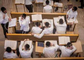 "בשביל תלמיד בפוניבז' או במיר, להתגייס זה כמו שמישהו יבוא ויגיד לו 'סע לטיבט'". צילום: חיים גולדברג, פלאש 90