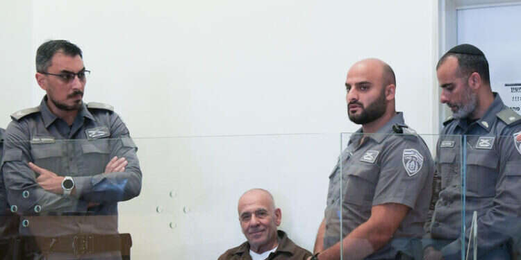 מוטי ממן בבית המשפט. צילום: דודו גרינשפן, פלאש 90 מוטי ממן מאשקלון הורשע במגע עם סוכנים איראנים על אדמת איראן