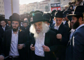 הרב דויטש בהפגנה נגד הגיוס, בחודש אפריל. צילום: חיים גולדברג, פלאש 90