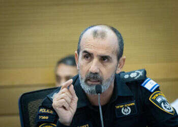 המפכ״ל: "משרד האוצר מתכוון לפגוע בשכר השוטרים". האמנם?